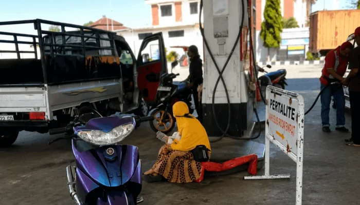 Motor Diduga Isi Pertalite di Jalur Mobil, Antrean Numpuk di SPBU Jeneponto Diprotes Warga