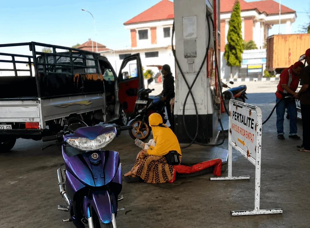 Motor Diduga Isi Pertalite di Jalur Mobil, Antrean Numpuk di SPBU Jeneponto Diprotes Warga