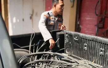 Kepergok Curi Kabel Ruko Kosong di Makassar, Pria Ini Ditangkap Warga, Rekannya Kabur 4 Kepergok Curi Kabel Ruko Kosong di Makassar, Pria Ini Ditangkap Warga, Rekannya Kabur
