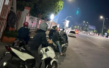 Polisi Patroli Titik Rawan di Rappocini, Waspadai Geng Motor hingga Perang Kelompok 8 Polisi Patroli Titik Rawan di Rappocini, Waspadai Geng Motor hingga Perang Kelompok