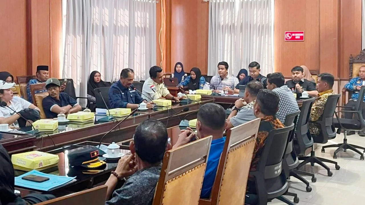 DPRD Jeneponto Beri Tenggat 2,5 Bulan Peternak Ayam Petelur di Desa Maero Pindah