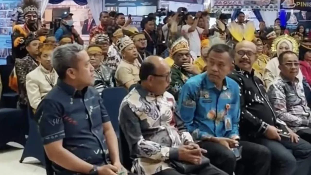 Bupati Paris Yasir Hadiri Evaluasi Proyek Perubahan PKN II di Makassar, Minta Inovasi Berdampak bagi Masyarakat 3 Bupati Paris Yasir Hadiri Evaluasi Proyek Perubahan PKN II di Makassar, Minta Inovasi Berdampak bagi Masyarakat