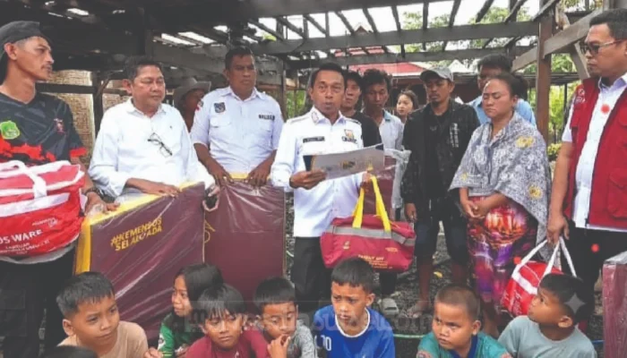 Bupati Sidrap Tinjau Korban Kebakaran di Talumae, Kerugian Capai Puluhan Juta Rupiah
