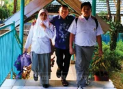 Bupati Sidrap Syaharuddin Alrif Beri Teladan Lewat Gerakan Ayah Mengantar Anak di Hari Pertama Sekolah 15 Bupati Sidrap antar anak sekolah