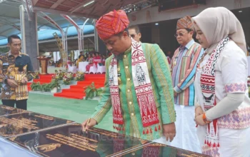 Bupati Usulkan Dua Kebutuhan Strategis di HUT ke-18 Toraja Utara, Gubernur Sulsel Langsung Gelontorkan Rp10 Miliar 4 Gub sulsel TTD prasasti