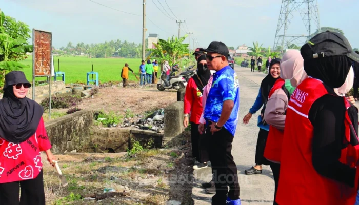 Wabup Sidrap dan Ketua DPRD Pimpin Jumat Bersih di Panca Rijang, Libatkan Mahasiswa KKN Unhas dan Warga