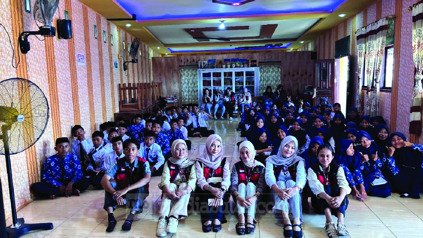 Mahasiswa KKN Unhas Edukasi Pemanfaatan AI yang Bijak untuk Pelajar MTs di Sidrap 2 KKN Teteaji1