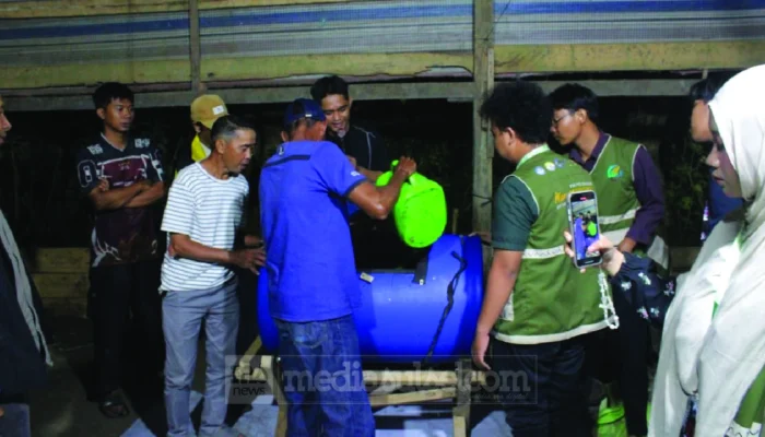UKM KPI Unhas Latih Petani Bone Olah Limbah Jadi Pupuk dan Pakan Ternak