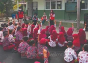 Mahasiswa KKN-PK Unhas Tanamkan Kebiasaan Sikat Gigi Sejak Dini Lewat Program GEMA di SDN 142 Barru