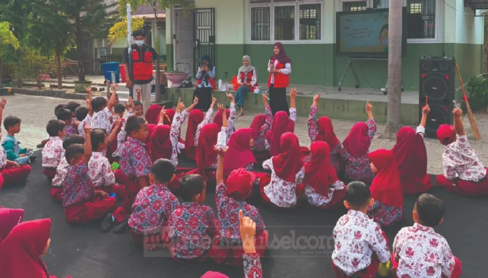 Mahasiswa KKN-PK Unhas Tanamkan Kebiasaan Sikat Gigi Sejak Dini Lewat Program GEMA di SDN 142 Barru