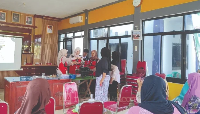 Mahasiswa KKN Unhas Edukasi GEMARI di Sidrap, Kenalkan Abon Ikan sebagai Pangan Bergizi dan Peluang UMKM