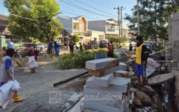 Jelang Penerapan Wajib Pilah Sampah, Kelurahan Bitowa Bersihkan Drainase dan Edukasi Warga 3 Kerja Bakti Bitowa