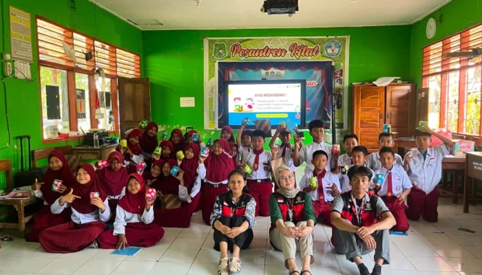 KKN Unhas Edukasi Literasi Keuangan, Siswa SDN 2 Teteaji Diajak Gemar Menabung Sejak Dini