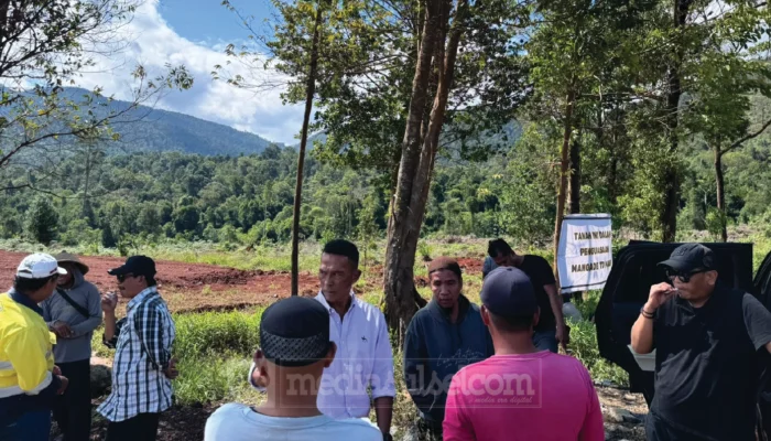 Ratusan Petani Laoli Berkumpul Tolak Pengosongan Lahan, Siap Bertahan Hadapi Rencana Pemkab Luwu Timur