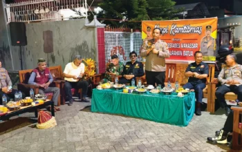 Polrestabes Makassar Turun ke Batua, Warga Diajak Aktif Cegah Gangguan Kamtibmas dan Kenakalan Remaja 3 Ngopi Kamtibmas Batua1