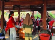 Mahasiswa KKNT Unhas Edukasi Warga Parepare Olah Kulit Bawang Merah Jadi ZPT Alami untuk Tanaman