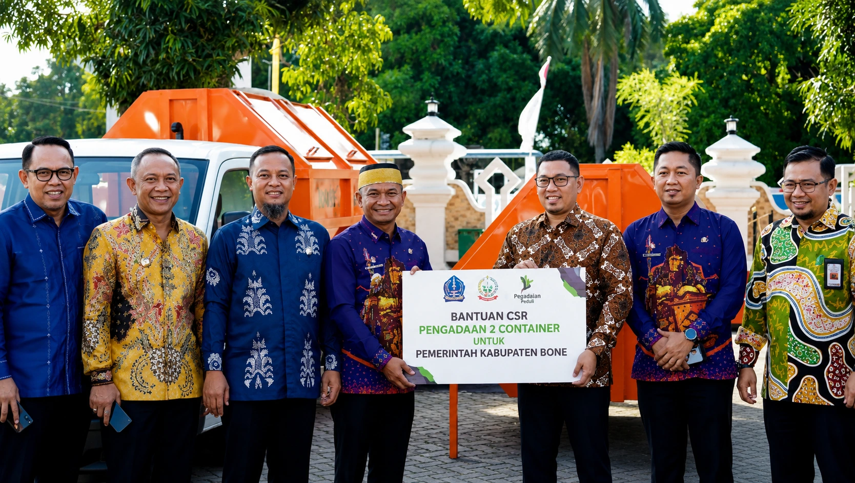 Penyerahan simbolis CSR Bone