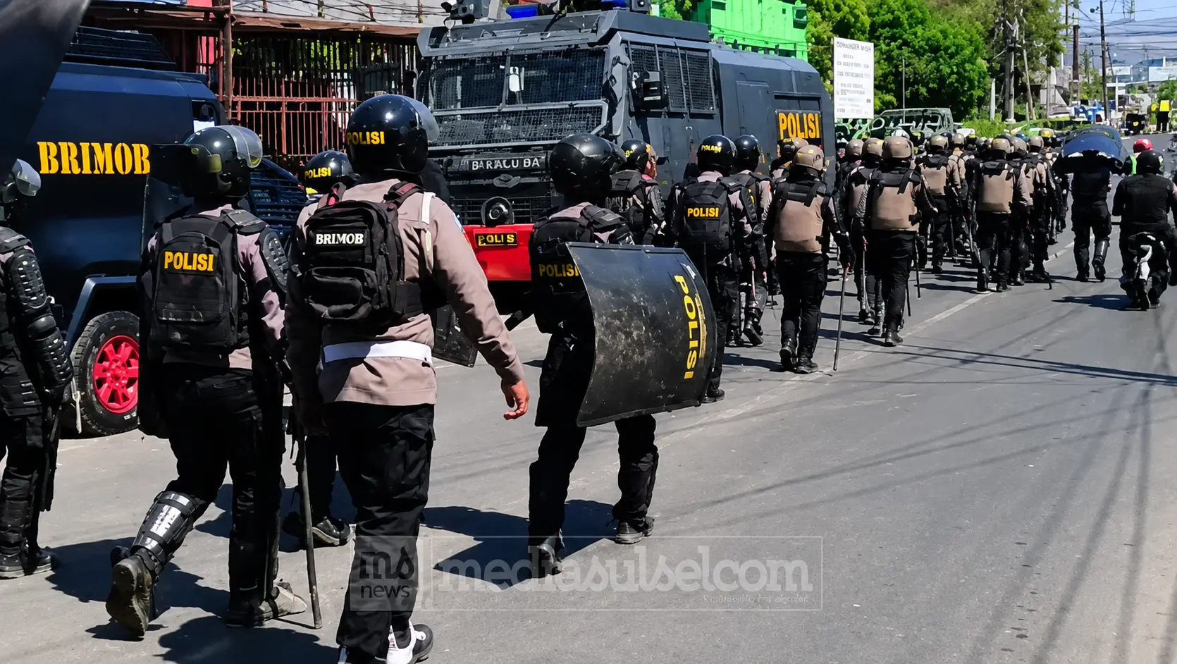 Ratusan Warga Tolak Pengukuran Lahan Aditarina Makassar, Bentrok dengan Aparat Tak Terhindarkan 2 Petugas Pengamanan