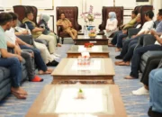 Rapat Dini Hari