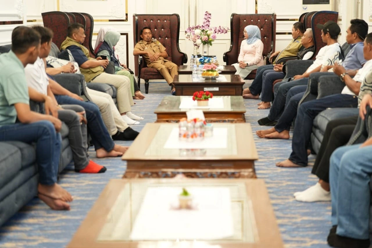 Rapat Dini Hari