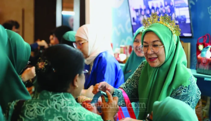 Booth TP PKK Makassar Diserbu Pengunjung, Produk UMKM Laris Manis di Hari Pertama HKG PKK Nasional