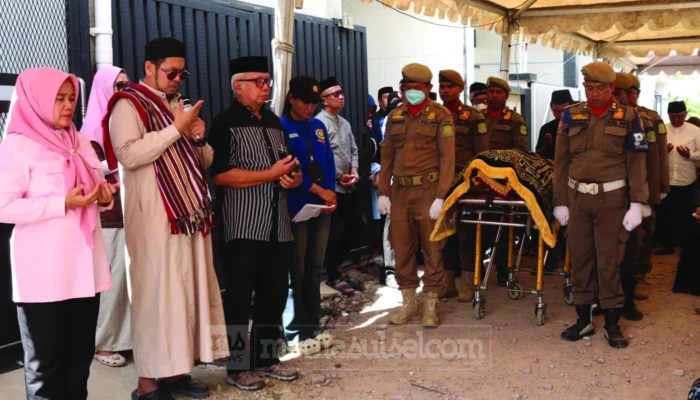 Wabup Sidrap Pimpin Pelepasan Jenazah Hj Rahmawati Arifin Nu’mang, Sampaikan Duka Mendalam kepada Keluarga