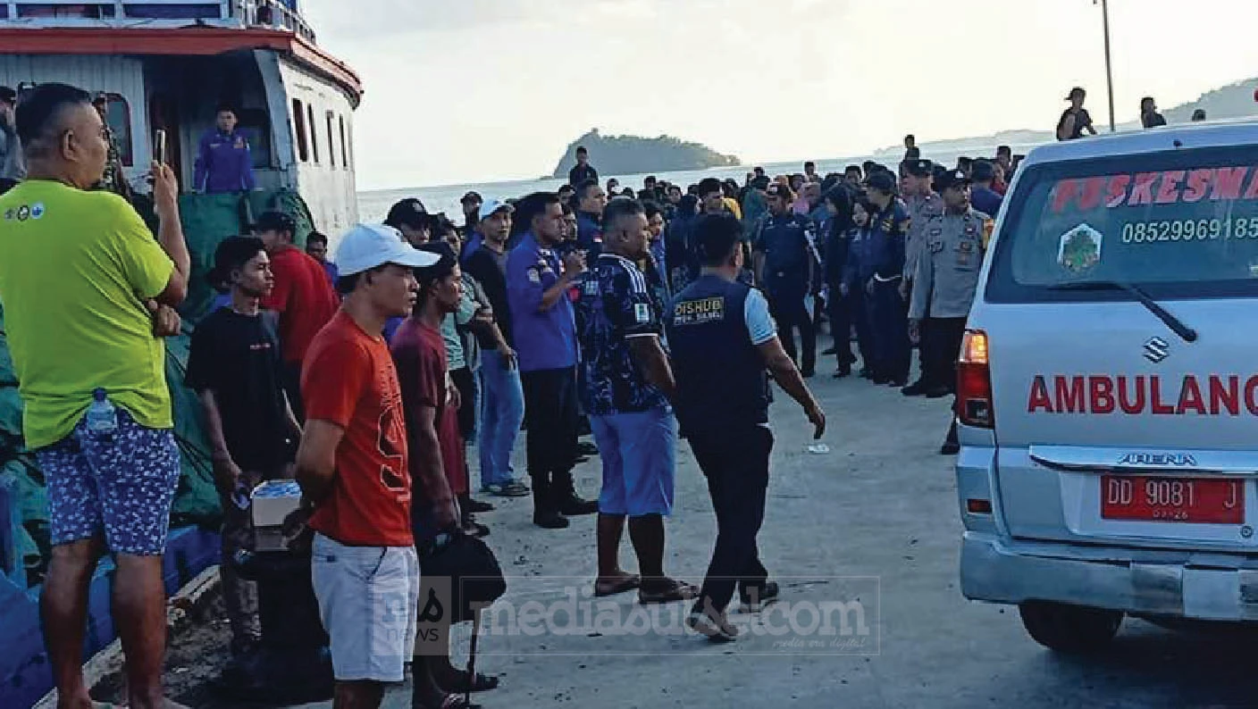 suasana pelabuhan