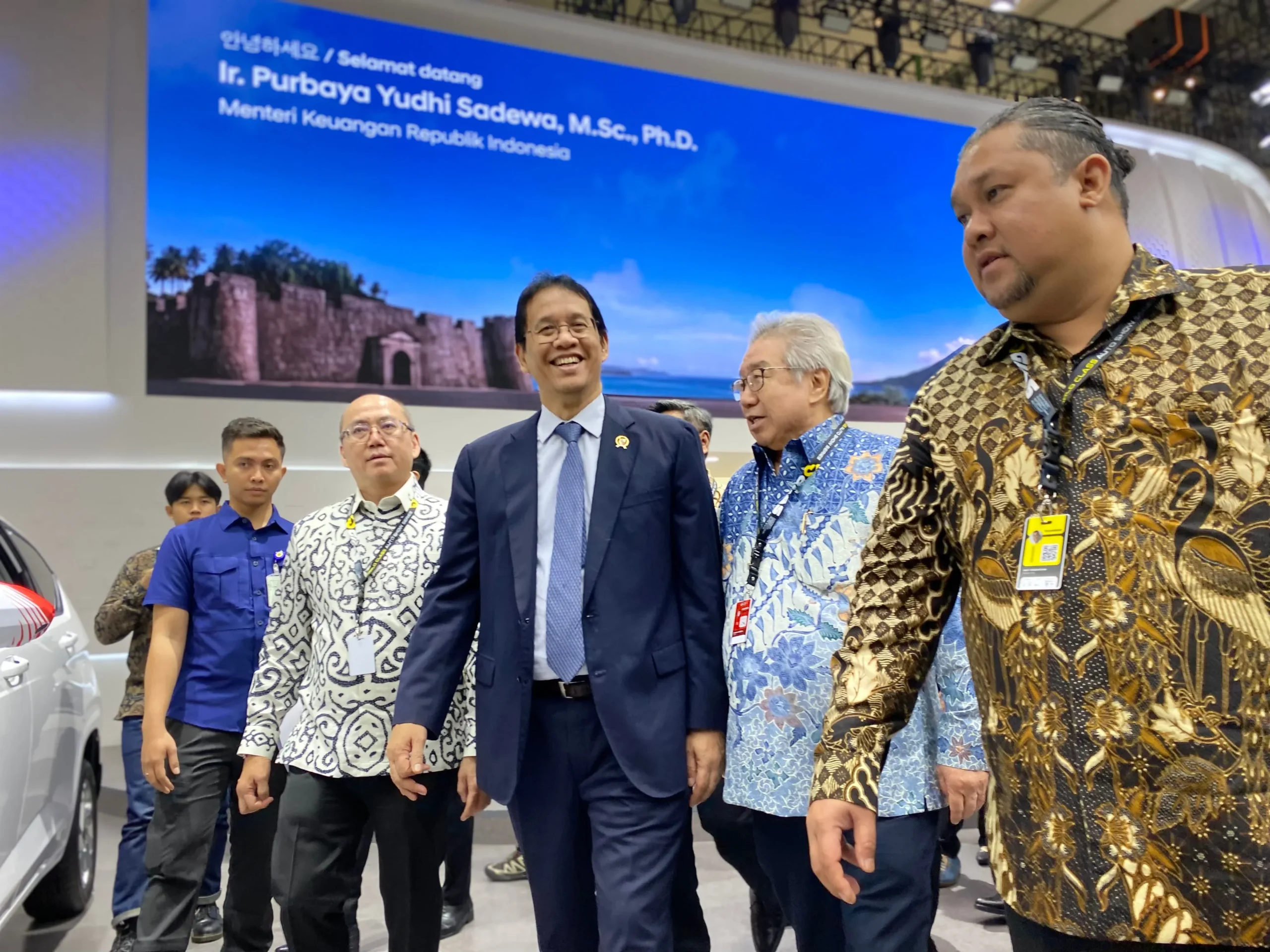 Menkeu Purbaya Kunjungi Booth Hyundai di GIIAS 2026, Jajal Langsung New PALISADE Hybrid 2 Purbaya Yudhi Sadewa, Menteri Keuangan Republik Indonesia, mengunjungi booth Hyundai pada GIIAS 2026.