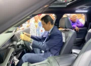 Menkeu Purbaya Kunjungi Booth Hyundai di GIIAS 2026, Jajal Langsung New PALISADE Hybrid