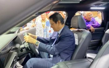 Menkeu Purbaya Kunjungi Booth Hyundai di GIIAS 2026, Jajal Langsung New PALISADE Hybrid