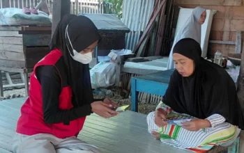 Pelaku UMKM Sidrap Diajari Catat Keuangan Pakai Aplikasi SIAPIK oleh Mahasiswa KKN Unhas 1 Pelaku UMKM Sidrap Diajari Catat Keuangan Pakai Aplikasi SIAPIK oleh Mahasiswa KKN Unhas