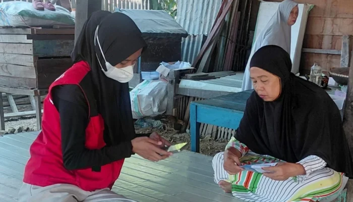 Pelaku UMKM Sidrap Diajari Catat Keuangan Pakai Aplikasi SIAPIK oleh Mahasiswa KKN Unhas