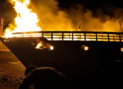 Dua Kapal di Dermaga Tanrusampe Jeneponto Hangus Terbakar, Diduga Dibakar OTK 13 Dua Kapal di Dermaga Tanrusampe Jeneponto Hangus Terbakar, Diduga Dibakar OTK
