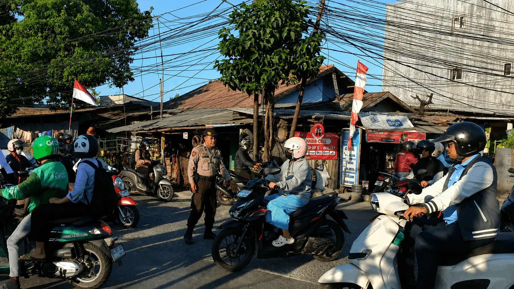 Jalan Antang Raya Mulai Padat Pagi, Polsek Manggala Siagakan Personel