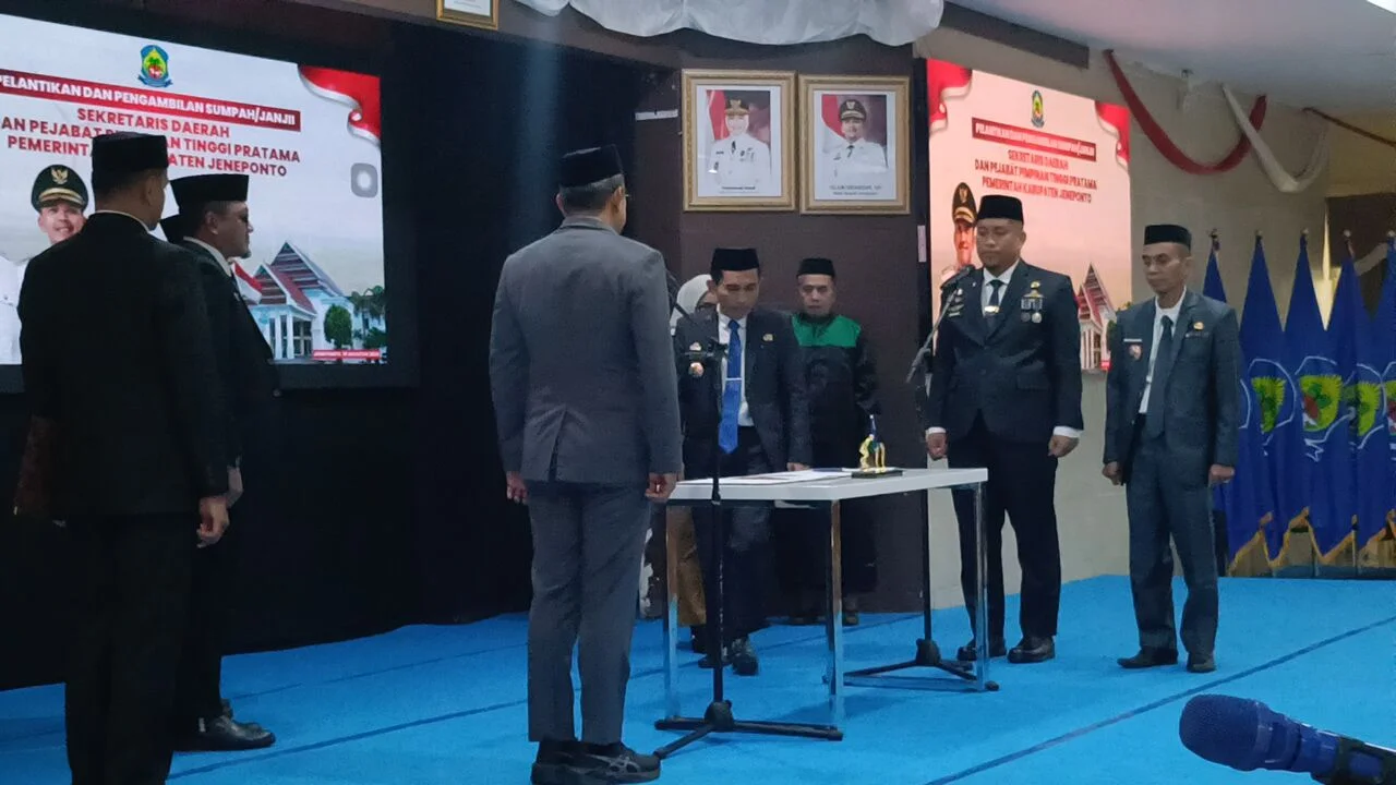Aspa Muji Resmi Dilantik Jadi Sekda Jeneponto oleh Bupati Paris Yasir 2 Aspa Muji Resmi Dilantik Jadi Sekda Jeneponto oleh Bupati Paris Yasir