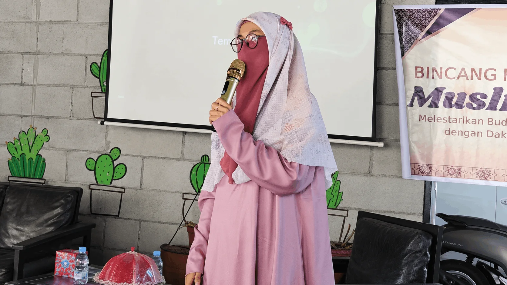 Nurfitrianti Vivi, S.S., M.Pd. (Penulis Media Online dan Aktivis Muslimah Kab. Barru)