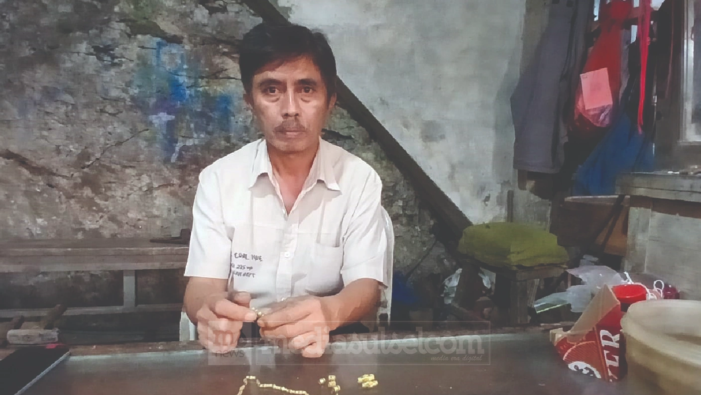 Antonius Pengrajin perak Toraja