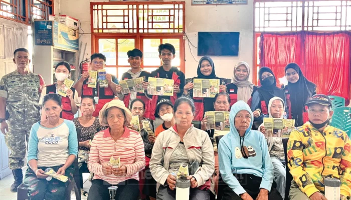 Mahasiswa KKN Unhas Kenalkan Lubang Biopori di Kanyuara Sidrap, Ubah Sampah Organik Jadi Kompos