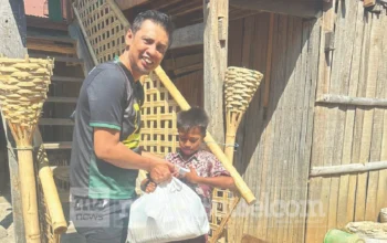 D’best Plafon PVC Jeneponto Salurkan Bantuan, Sasar Anak Yatim dan Keluarga Kurang Mampu