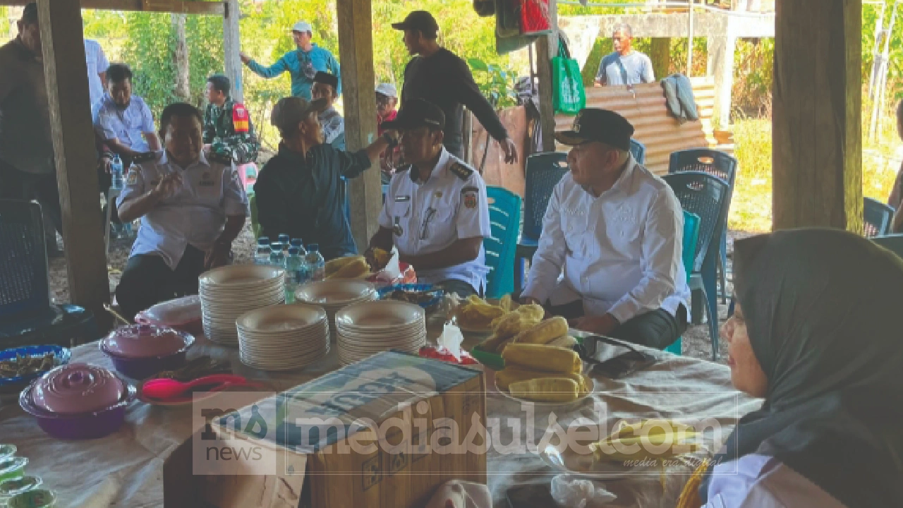 Camat Manggala Kawal Pembangunan Jalan Tamangapa-Romang Tangngaya 2 Camat Manggala berdialog denga wali kota