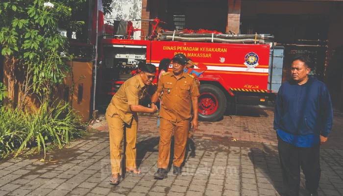 Camat Manggala Turun Langsung Tangani Kebakaran di Borong, 28 KK Terdampak