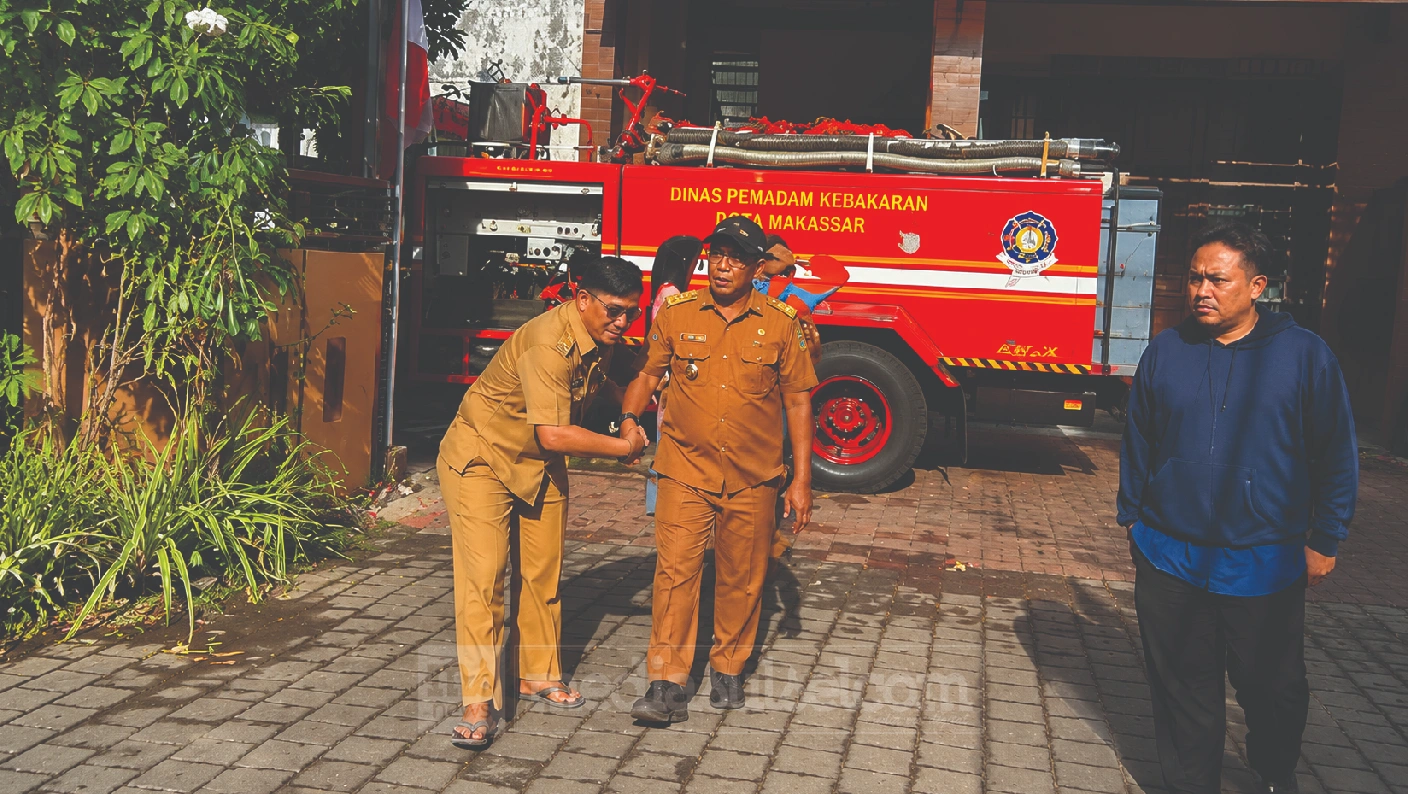 Camat Tinjau Kebakaran1