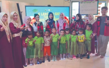 Cegah Diare Sejak Dini, Mahasiswa KKN Unhas Ajarkan Jurus Aman Minum dan Cuci Tangan di Manuba