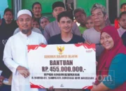 Gubernur Bantu korban kebakaran kandea