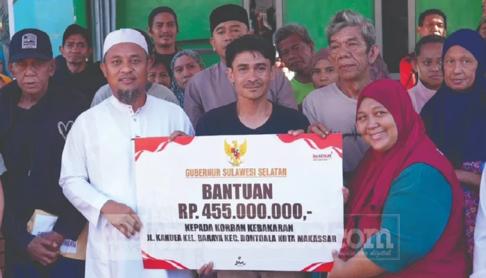 Gubernur Sulsel Serahkan Bantuan untuk Korban Kebakaran Kandea 3 Makassar
