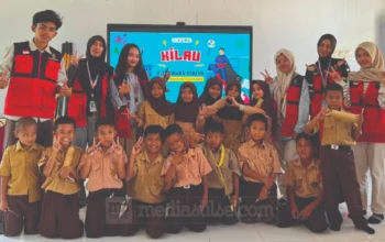 Mahasiswa Keperawatan Unhas Edukasi Cuci Tangan 6 Langkah kepada Ratusan Siswa di Barru Lewat Program KILAU 3 KILAU di Kupa