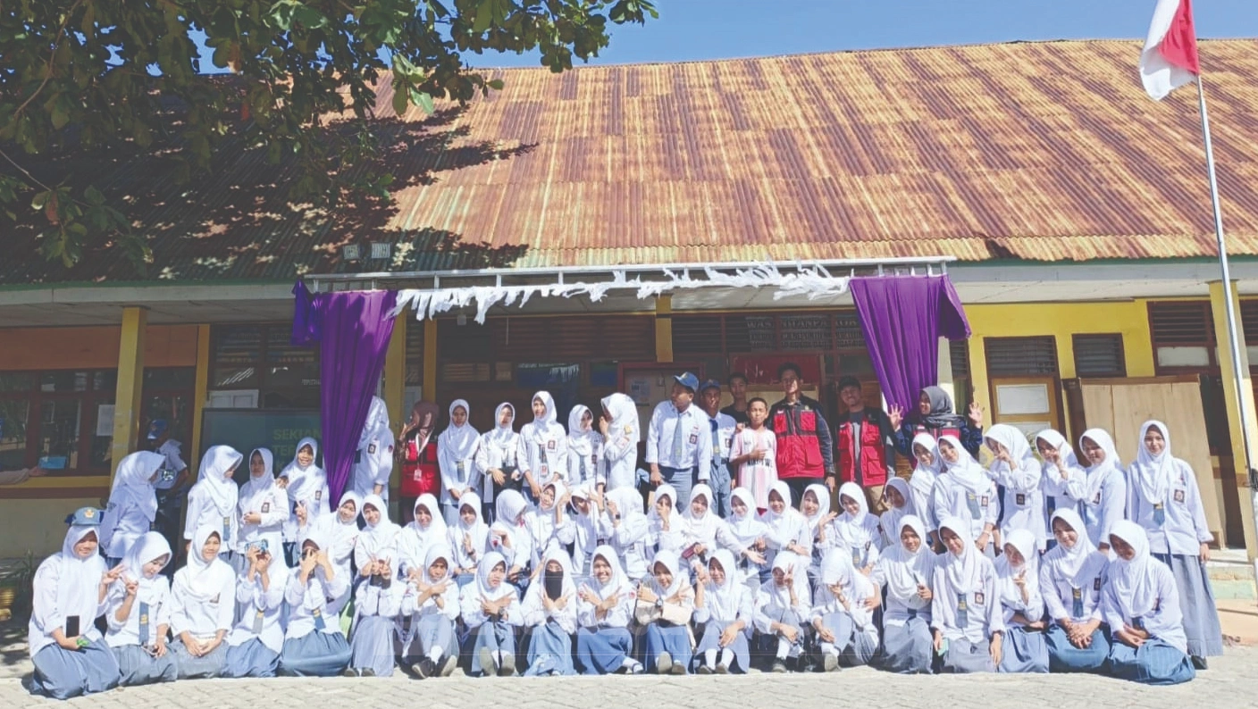 Mahasiswa KKNT Unhas Edukasi PLTS di SMAN 10 Jeneponto, Kenalkan Energi Surya untuk Generasi Muda 2 KKN Jeneponto2