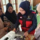 Mahasiswi KKN Unhas Latih Ibu Rumah Tangga di Allakuang Bangun Usaha Jahit Mandiri