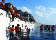 KMP Mutiara Santosa 2 Tujuan Makassar Terbakar di Perairan Madura, Basarnas Kerahkan KN SAR 249 Permadi Evakuasi Ratusan Penumpang 9 KM Mutiara sentosa