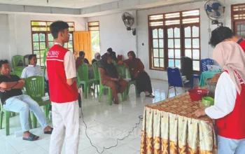 Mahasiswa KKN Unhas Olah Limbah Cangkang Telur Jadi Suplemen Ternak dan Pupuk Organik di Desa Allakuang